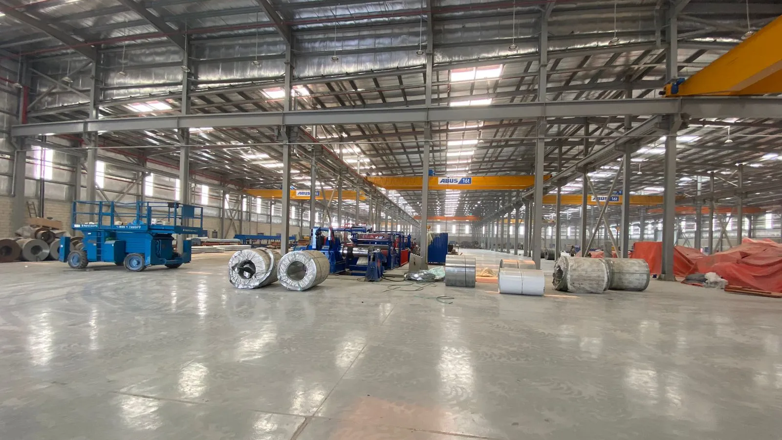 Internal spaces for warehouses and production halls