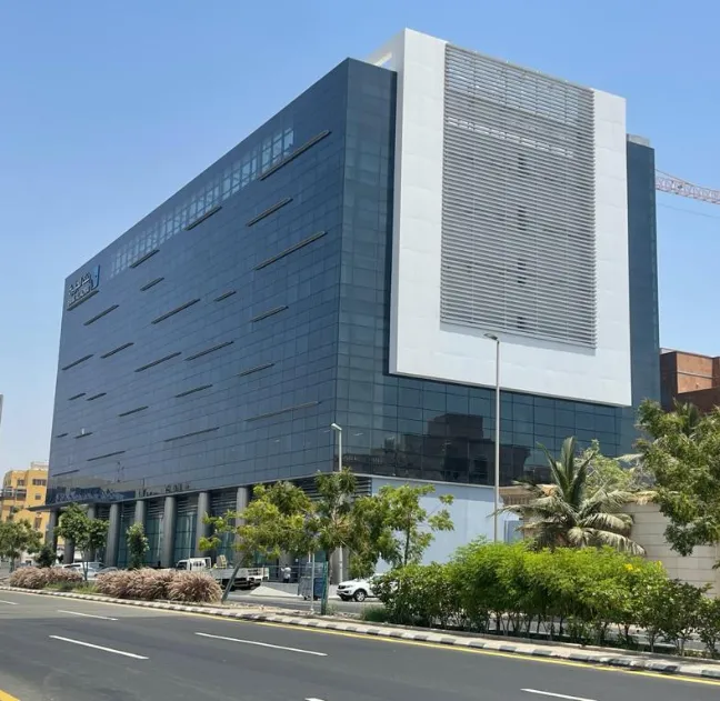 الاعمال المعدنية لواجهات بنك الجزيرة